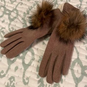 NWT Touch Screen Gloves with poof